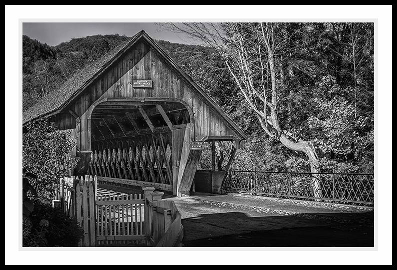 Woodstock Middle Bridge in black and white.